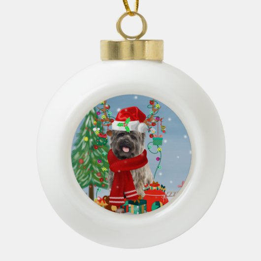 Cairn Terrier Dog in Snow mit Weihnachtsgeschenken Keramik Kugel-Ornament (Vorderseite)
