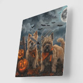 Cairn Terrier Halloween Spooky Quadratische Wanduhr (Winkel)
