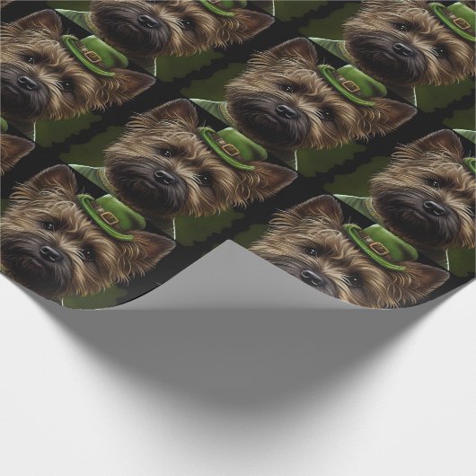 Cairn Terrier Hund in St. Patrick's Day Dress Geschenkpapier (Ecke)