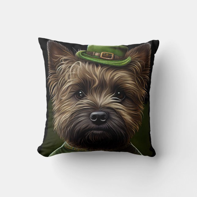 Cairn Terrier Hund in St. Patrick's Day Dress Kissen (Vorderseite)
