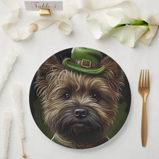 Cairn Terrier Hund in St. Patrick's Day Dress Pappteller (Hochzeit)