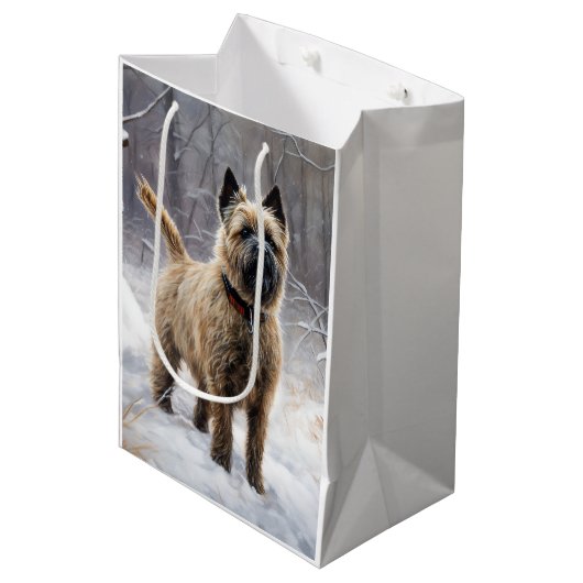 Cairn Terrier lässt es Weihnachten schnee Mittlere Geschenktüte (Vorderseite Schrägansicht)