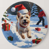 Cairn Terrier läuft in Snow mit Weihnachtsmütze Button (Vorderseite)