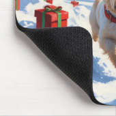 Cairn Terrier läuft in Snow mit Weihnachtsmütze Mousepad (Ecke)