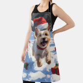 Cairn Terrier läuft in Snow mit Weihnachtsmütze Schürze (InSitu)