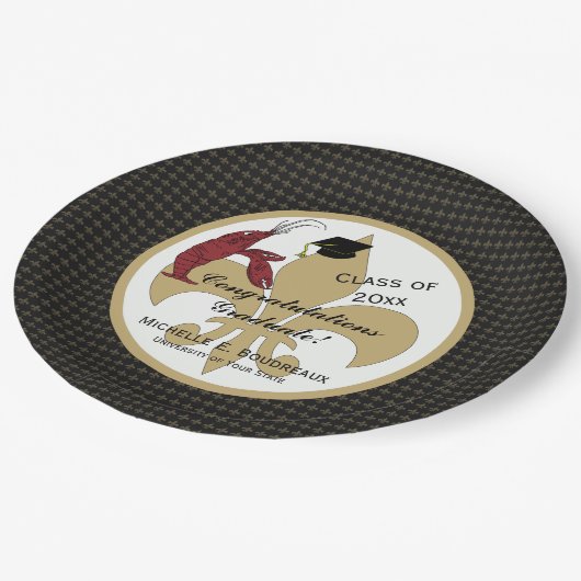 Cajun Panzerkrebs-Abschluss im Schwarzen und im Pappteller (Schrägansicht)