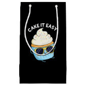 Cake It Easy Funny Cupcake Pub Dark BG Kleine Geschenktüte (Vorderseite)