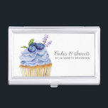 Cakes & Süßigkeiten Cupcake Bäckerei Konditorei Ko Visitenkarten Dose<br><div class="desc">Ein niedlicher Kuchen mit lila Zuckerguss und Heidelbeeren auf der Oberseite schmückt dieses Backgeschirr Visitenkartengehäuse. Personalisieren Sie es mit Ihrem Namen und Firmennamen. Entworfen für Sie von BlackBerry Boulevard.</div>