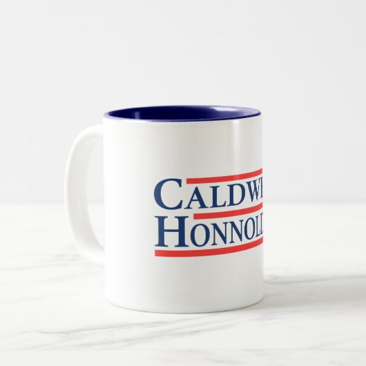 Caldwell Honnold 2024 Zweifarbige Tasse (Vorderseite Links)