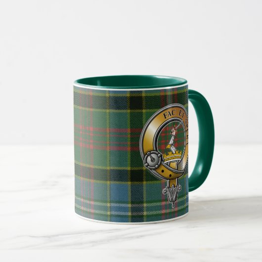 Caldwell Tartan & Abzeichen Tasse (VorderseiteRechts)
