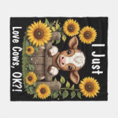 Calf Peeking über Zaun umgeben von Sonnenblumen Fleecedecke (Vorderseite (Horizontal))