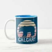 Calgary Alberta Retro Bear Zweifarbige Tasse (Links)