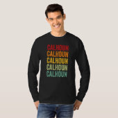 Calhoun County Georgia Regenbogen Text T-Shirt (Vorne ganz)