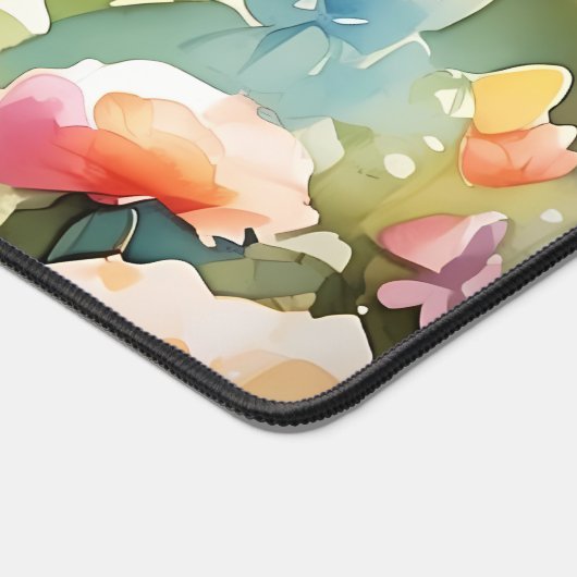 Calico Cat im Frühlingspark mit Schmetterlingen Schreibtischunterlage (Ecke)