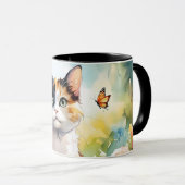 Calico Cat im Frühlingspark mit Schmetterlingen Tasse (VorderseiteRechts)