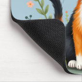Calico Katze im blühenden Garten lächeln Mousepad (Ecke)