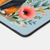 Calico Katze im blühenden Garten lächeln Schreibtischunterlage (Ecke)