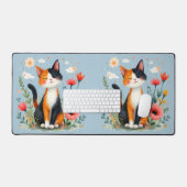 Calico Katze im blühenden Garten lächeln Schreibtischunterlage (Tastatur & Maus)
