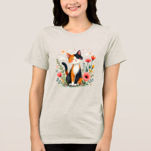 Calico Katze im blühenden Garten lächeln Tri-Blend Shirt