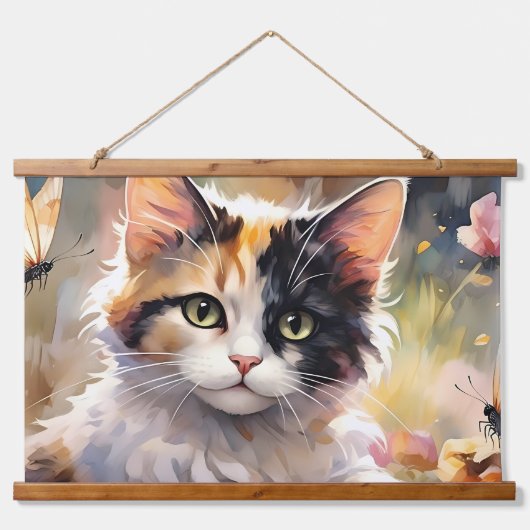 Calico Katze und Schmetterlinge im Frühlingspark Wandteppich Mit Holzrahmen (Vorne)