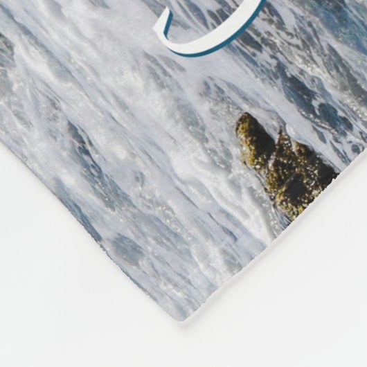 California Beach, Aquamarine Waves, Weißer Text Fleecedecke (Ecke)