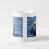 California Sea Otter Enhydra lutris) grooms Jumbo-Tasse (Vorderseite)
