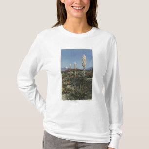 CaliforniaYucca Kakteen in der Blüte in der Wüst T-Shirt
