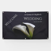 Calla liegt auf dunklem Hintergrund Banner (Horizontal)