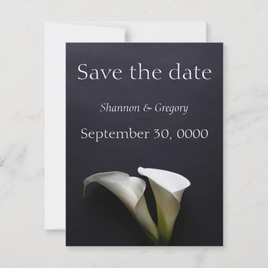 Calla liegt auf dunklem Hintergrund Save The Date (Vorderseite)