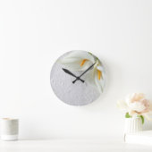 Calla liegt mit Platz für Text Runde Wanduhr (Zuhause)