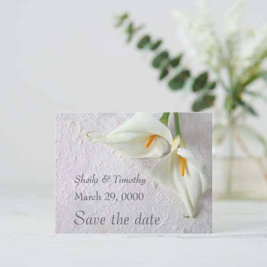 Calla liegt mit Platz für Text Save The Date (Stehend Vorderseite)