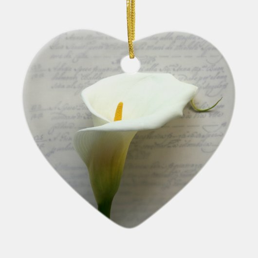 Calla-Lilie auf alten handgeschriebenen Herz-Ornam Keramik Ornament (Vorne)