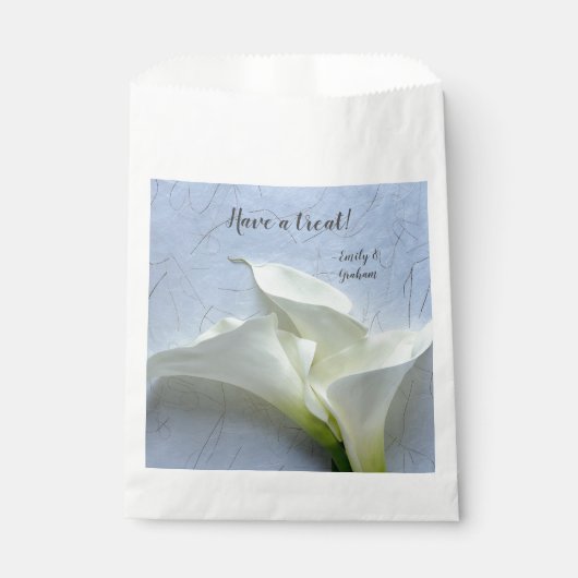 Calla lilies auf dekorativem Hintergrund Geschenktütchen (Vorderseite)