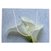 Calla lilies auf dekorativem Hintergrund Große Geschenktüte (Rückseite)