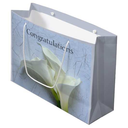 Calla lilies auf dekorativem Hintergrund Große Geschenktüte (Vorderseite Schrägansicht)