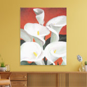 Calla Lilies auf einem roten Hintergrund Leinwanddruck (Insitu (Wohnzimmer))
