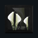 Calla Lilies Wedding Geschenkboxen<br><div class="desc">Eine schöne weiße Lilie auf einem weichen Hintergrund. Perfekt als Hochzeitsgeschenk oder Geschenk für Freunde und Familie.</div>