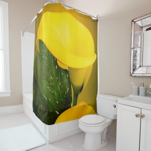 Calla Lily Bright Yellow Blätter Bokeh Duschvorhang (Beispiel)