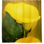 Calla Lily Bright Yellow Blätter Bokeh Duschvorhang (Vorderseite)