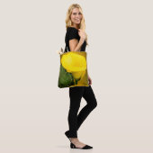Calla Lily Bright Yellow Blätter Bokeh Tasche (Am Model)