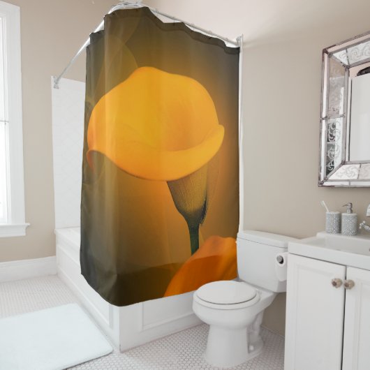 Calla Lily Warm Gelbe Nebel Hintergrund Duschvorhang (Beispiel)