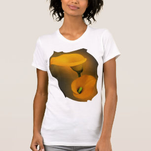 Calla Lily Warm Gelbe Nebel Hintergrund T-Shirt
