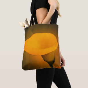 Calla Lily Warm Gelbe Nebel Hintergrund Tasche