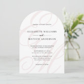Calligrafie Dusty Pink Monogram Arch Wedding Einladung (Stehend Vorderseite)