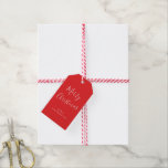 Calligrafie Merry Christmas Bright Red Name Geschenkanhänger<br><div class="desc">Chic hell rot personalisiert Frohe Weihnachtsgeschenke mit dem Text Frohe Weihnachten in eleganter Schrift Kalligraphie und Ihren Namen in der modernen Typografie. Fügen Sie einfach Ihren Namen, Familiennamen oder Firmennamen hinzu und fügen Sie Ihren Weihnachtsgeschenken eine stilvolle Touch hinzu. Exklusiv für Sie entworfen von Happy Dolphin Studio. Wenn Sie Hilfe...</div>