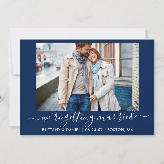 Calligrafie Navy Blue Getried Save The Date (Vorderseite)