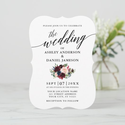 Calligrafie Script Burgundy Blue Floral Wedding Einladung (Stehend Vorderseite)