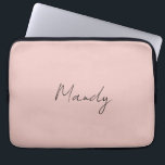 Calligraphie Elegante Rose Gold Schlichter Name Laptopschutzhülle<br><div class="desc">Suchen Sie eine schöne Kalligrafie mit einer ästhetischen Handschrift? Dieses einfache,  auffällige Design ist für Sie. Dieses Produkt beeindruckt sofort diejenigen,  die es sehen. Das feine und geschmackvolle Design spiegelt sofort die Qualität Ihrer Beziehung und Familie wider.</div>