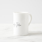 Calligraphie Eleganto Schlichte Schwarz & Weiß Ein Porzellantasse (Vorderseite Rechts)