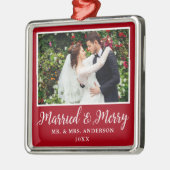 Calligraphie Script Red Verheiratet und Merry Ornament Aus Metall (Links)